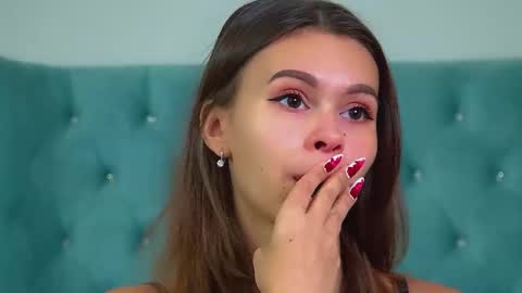 Polly online show from February 7, 7:00 am