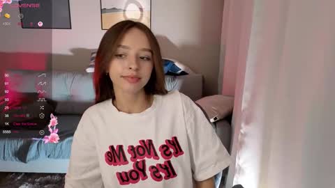 Snapshot of poopl_19 chatting on October 1, 5:23 pm Cindy online show from October 1, 5:23 pm