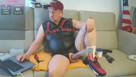 poppersbator73 online show from May 3, 11:49 am