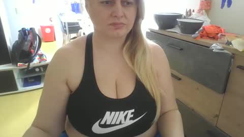 MelissOfficial online show from April 16, 9:09 am