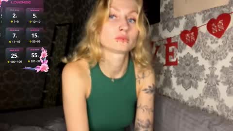 Snapshot of porshes chatting on September 25, 3:19 pm HERES SILVIA AND OlIVIA WELCOME EVERYONE LOVENSE DOMI REACT TO YOUR TIPS LETS MAKE A GREAT SHOW TOGETHER online show from September 25, 3:19 pm
