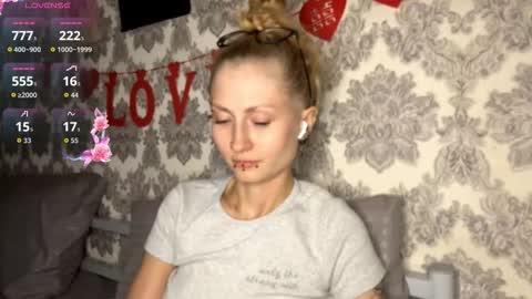 Snapshot of porshes chatting on September 30, 6:51 pm HERES SILVIA AND OlIVIA WELCOME EVERYONE LOVENSE DOMI REACT TO YOUR TIPS LETS MAKE A GREAT SHOW TOGETHER online show from September 30, 6:51 pm