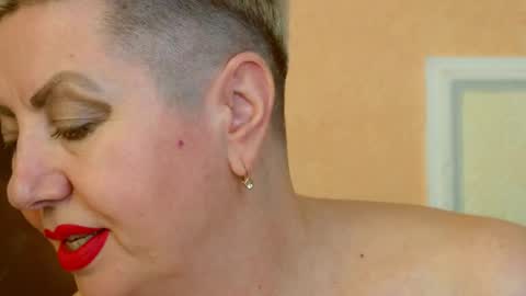 Snapshot of posh_lady chatting on March 7, 9:59 pm LADY POSH online show from March 7, 9:59 pm