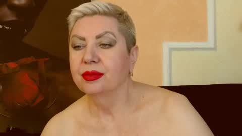 Snapshot of posh_lady chatting on February 18, 10:14 pm LADY POSH online show from February 18, 10:14 pm