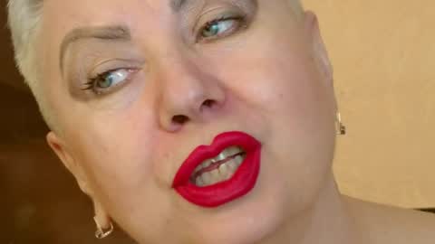 Snapshot of posh_lady chatting on March 11, 9:59 pm LADY POSH online show from March 11, 9:59 pm