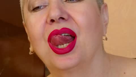 Snapshot of posh_lady chatting on October 15, 9:04 pm LADY POSH online show from October 15, 9:04 pm