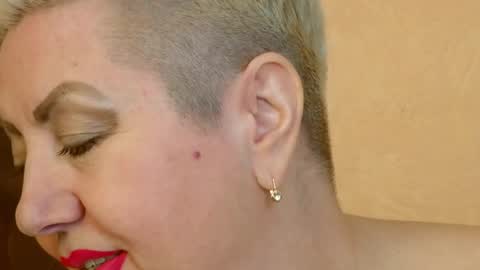 Snapshot of posh_lady chatting on February 12, 10:04 pm LADY POSH online show from February 12, 10:04 pm