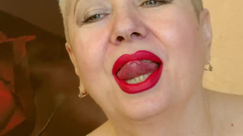 Snapshot of posh_lady chatting on February 7, 10:09 pm LADY POSH online show from February 7, 10:09 pm