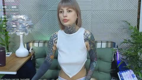 Lola online show from March 29, 5:42 am