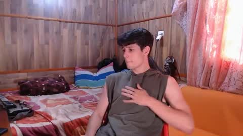 Snapshot of powertwinky chatting on December 6, 6:00 pm chris independent  online show from December 6, 6:00 pm