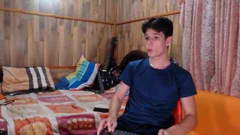 Snapshot of powertwinky chatting on January 27, 5:36 am chris independent  online show from January 27, 5:36 am