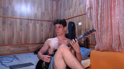 Snapshot of powertwinky chatting on December 15, 9:31 pm chris independent  online show from December 15, 9:31 pm