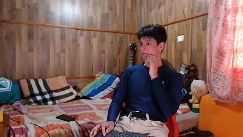 Snapshot of powertwinky chatting on February 1, 8:47 pm chris independent  online show from February 1, 8:47 pm