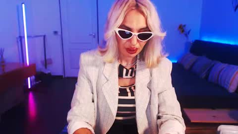 Victoria online show from December 8, 12:13 am