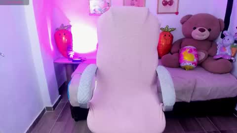 pretti scarlett online show from March 13, 4:05 am