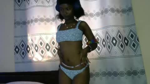 pretty__lisa online show from April 13, 3:33 am