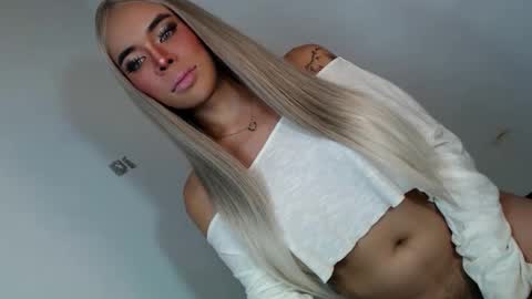 pretty_cloeh online show from May 11, 4:52 am