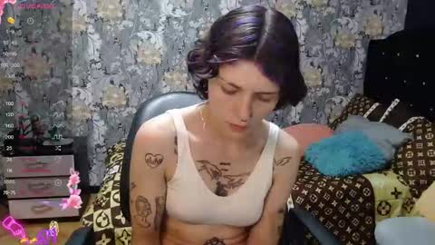 pretty_cristal22 online show from April 19, 9:50 pm