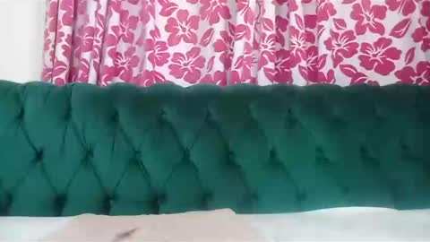 Maya online show from December 30, 7:37 am