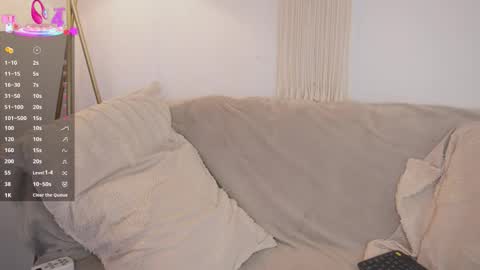 pretty_goddess online show from February 12, 7:28 pm