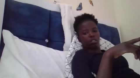Snapshot of pretty_petite_ebony chatting on October 18, 7:23 am pretty_petite_ebony online show from October 18, 7:23 am