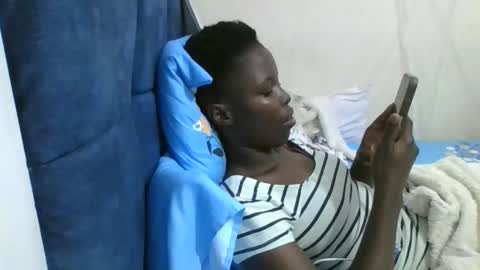 pretty_petite_ebony online show from April 8, 5:10 am