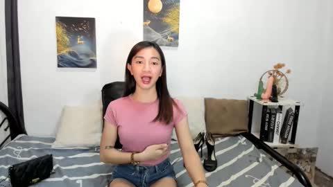 Snapshot of prettyakhira chatting on October 20, 3:11 am prettyakhira online show from October 20, 3:11 am