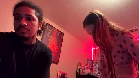 prettyypinkk3 online show from March 2, 10:44 am