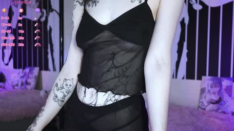Snapshot of prettybones chatting on February 5, 1:04 am Violet online show from February 5, 1:04 am