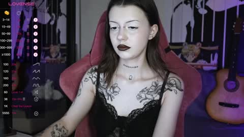 Snapshot of prettybones chatting on December 30, 6:42 am Violet online show from December 30, 6:42 am