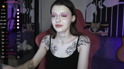 Snapshot of prettybones chatting on December 29, 6:45 am Violet online show from December 29, 6:45 am