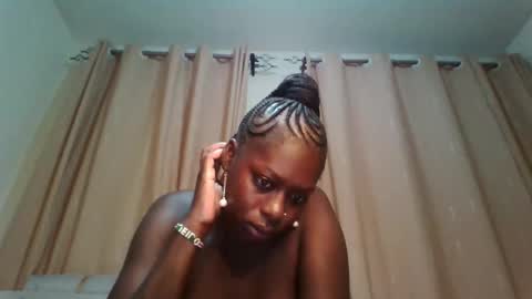 Snapshot of prettydulce chatting on October 7, 2:40 am prettydulce online show from October 7, 2:40 am