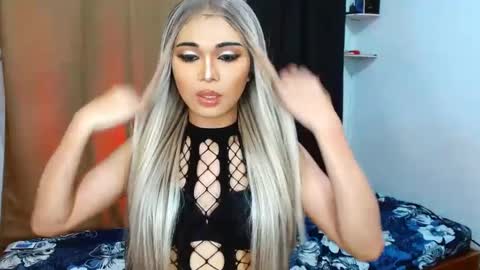 prettyiziets online show from February 7, 1:22 pm