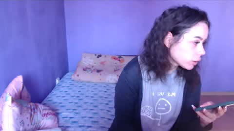 prettyjulliette online show from March 5, 12:00 pm