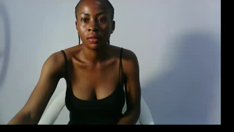 Snapshot of prettylove5 chatting on October 9, 2:06 am evelyn online show from October 9, 2:06 am