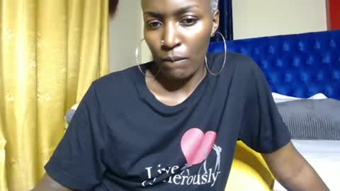 Snapshot of prettyquee chatting on February 25, 10:53 pm sasha online show from February 25, 10:53 pm