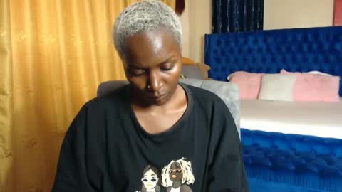 Snapshot of prettyquee chatting on February 21, 11:11 am sasha online show from February 21, 11:11 am