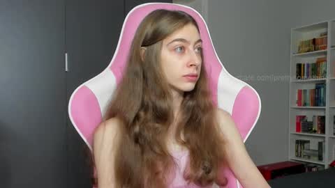 Snapshot of prettysomething chatting on October 13, 6:37 am Sophie next stream will be at Monday i will wait you guys online show from October 13, 6:37 am