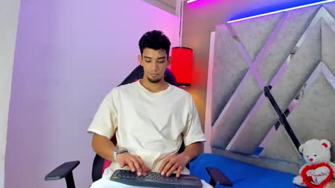 prince_arthur77 online show from December 16, 1:50 pm