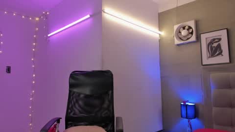 prince_arthur77 online show from March 1, 12:45 pm