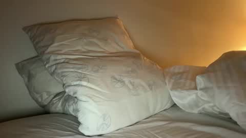 Peaches online show from October 3, 2:21 am