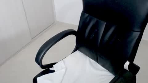 Snapshot of princess_19x chatting on September 19, 1:54 am valery dollx online show from September 19, 1:54 am