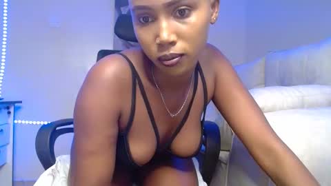 Snapshot of princess_princessa chatting on February 13, 10:22 pm princess_princessa online show from February 13, 10:22 pm