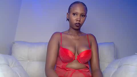 Snapshot of princess_princessa chatting on March 8, 9:28 am princess_princessa online show from March 8, 9:28 am