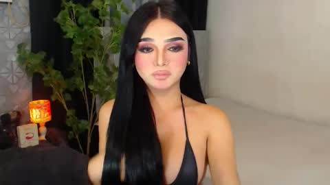 Snapshot of princesshugecumontop chatting on December 4, 1:47 pm PrincessDONT FORGET TO FOLLOW ME online show from December 4, 1:47 pm