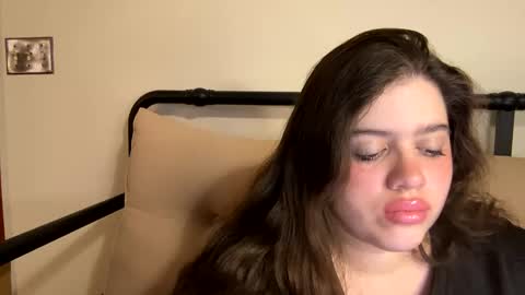 Snapshot of princesslaylaa chatting on December 6, 9:16 am princessviccxo online show from December 6, 9:16 am
