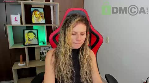 princessmariana25 online show from September 11, 8:54 pm