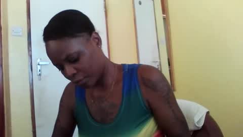 Snapshot of princessmiles2 chatting on February 28, 11:14 am phelly online show from February 28, 11:14 am