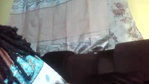 Snapshot of princessmiles2 chatting on October 16, 9:02 pm phelly online show from October 16, 9:02 pm