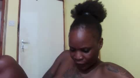 Snapshot of princessmiles2 chatting on March 5, 7:17 pm phelly online show from March 5, 7:17 pm